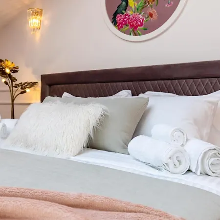Inn Holt Old Town Luxury
