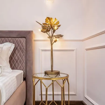 Inn Holt Old Town Luxury 2*