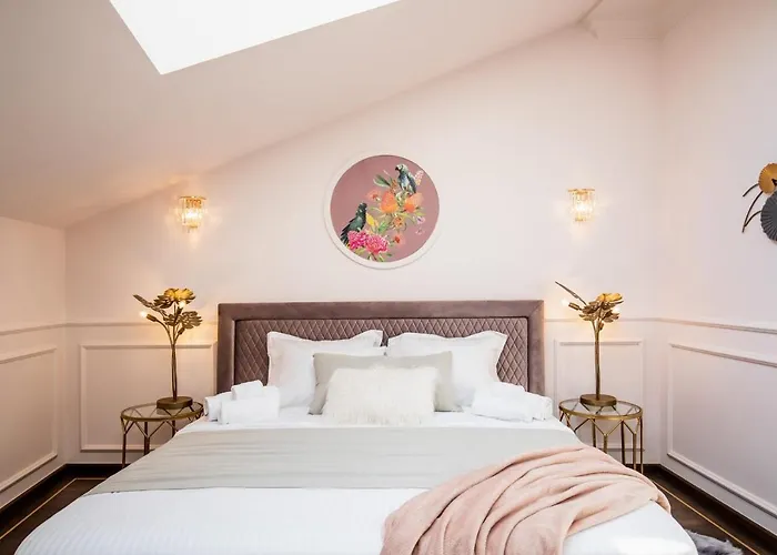 Old Town Luxury Мініготель Бухарест