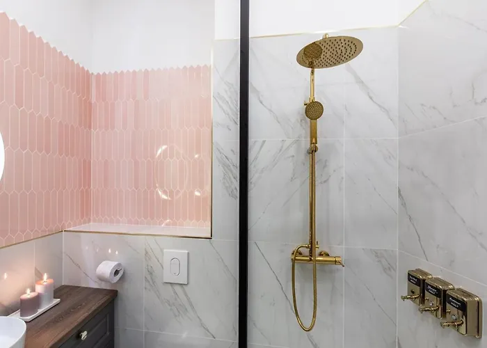 Old Town Luxury 2* Бухарест