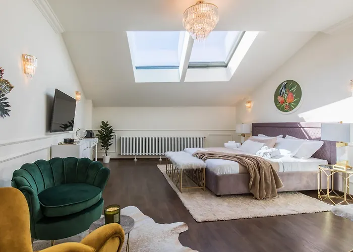 Old Town Luxury Бухарест