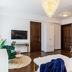 Old Town Luxury Han Bucureşti