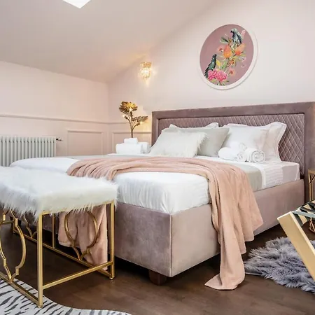 Old Town Luxury Boekarest